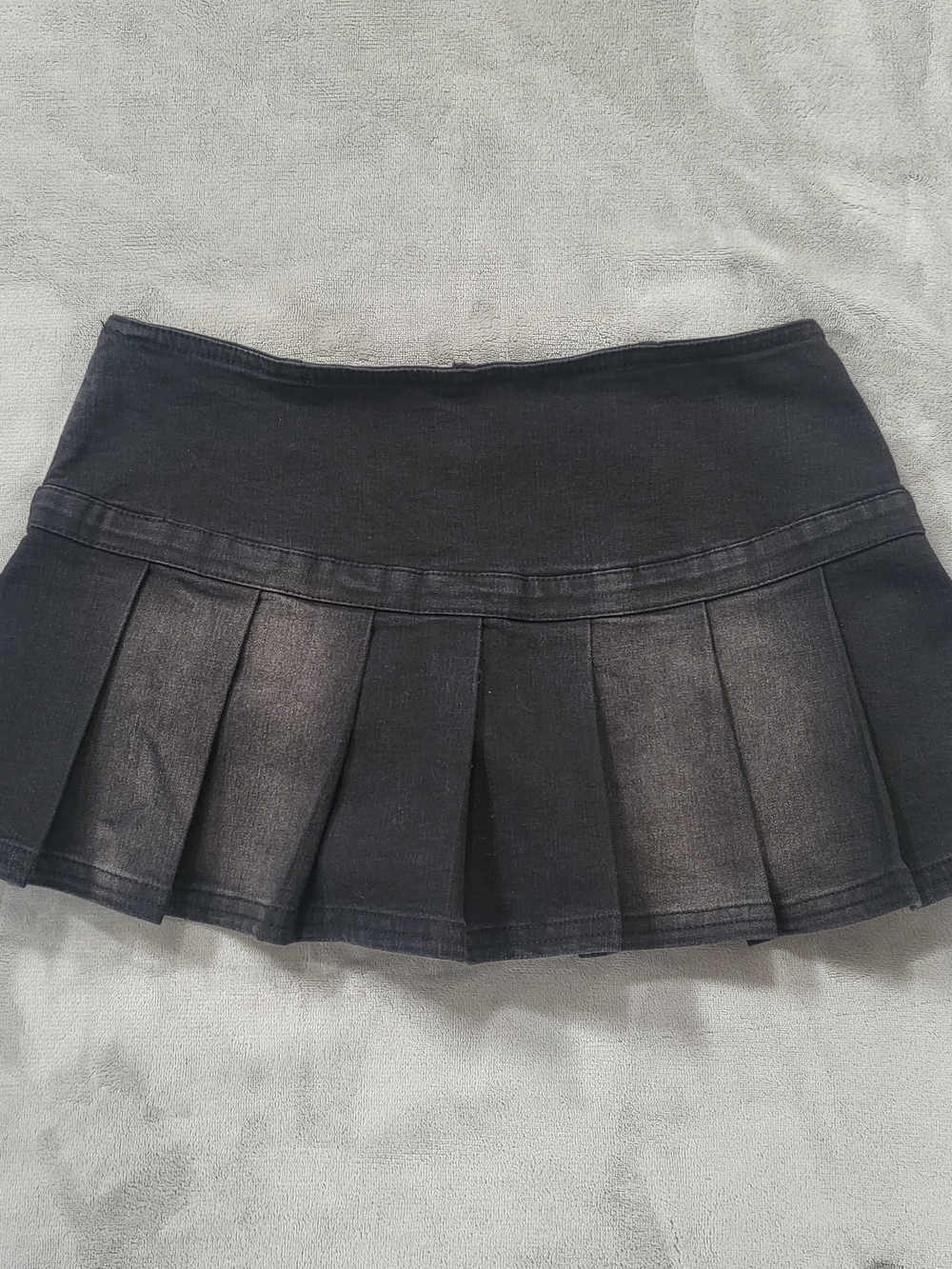 Washed Black Pleated Mini Skirt with Side Buckle Xs - Picture 4 of 8
